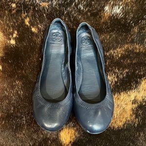 Tory Burch navy ballerina flats! Size 8.5.